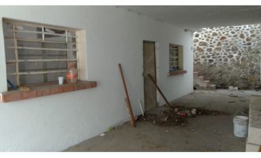 CASA EN VENTA CON VISTA AL LAGO PARA REMODELAR 