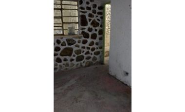 CASA EN VENTA CON VISTA AL LAGO PARA REMODELAR 