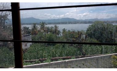 CASA EN VENTA CON VISTA AL LAGO PARA REMODELAR 