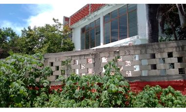 CASA EN VENTA CON VISTA AL LAGO PARA REMODELAR 