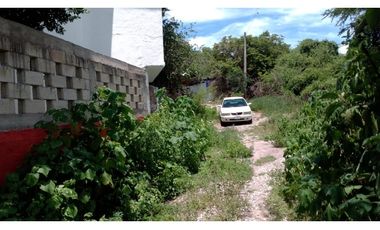 CASA EN VENTA CON VISTA AL LAGO PARA REMODELAR 