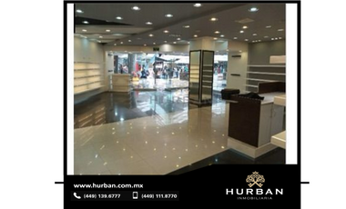 HURBAN RENTA Local comercial en Plaza  en el centro.