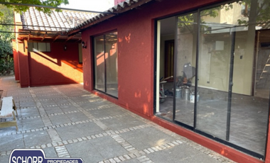 Casa en Arriendo en Parque Universitario, 4 dormitorios 3 baños , amplio patio y entrada de autos ..