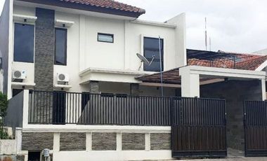 Rumah Cantik Semi Furnished sangat Strategis di Citraland Surabaya