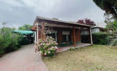 Casa en venta de 2 dormitorios c/ cochera en Monte Hermoso