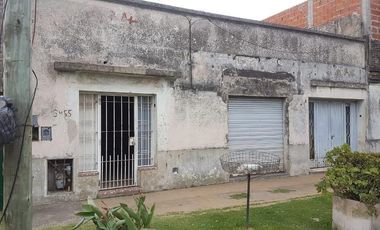 Casa con local al frente a refaccionar