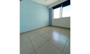 AMPLIO APARTAMENTO CON LINEA BLANCA EN CONDADO DEL REY