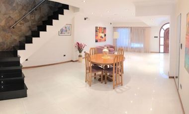 IMPORTANTE CHALET DE CATEGORIA