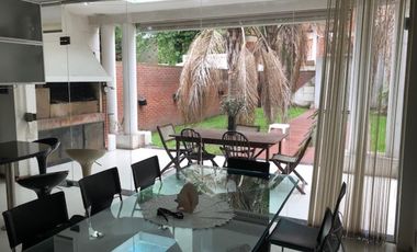 IMPORTANTE CHALET DE CATEGORIA