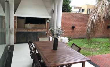 IMPORTANTE CHALET DE CATEGORIA