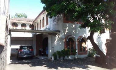 Rumah di jl kutei Surabaya tengah Hadap utara