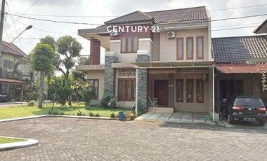 Dijual Rumah Bagus Hook Di Persimpangan Aktif Furnished