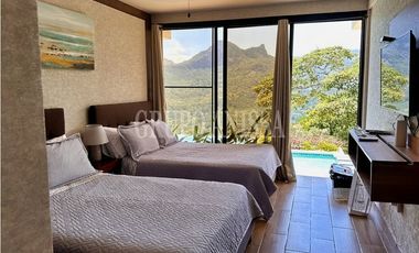 Se Vende Impresionante Casa con Vistas en Altos del Maria