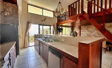 Se Vende Impresionante Casa con Vistas en Altos del Maria