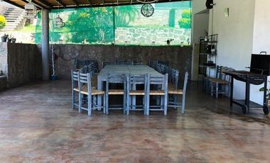 HERMOSA VILLA EN RENTA O  VENTA SOBRE CARRETERA CUERNAVACA-IGUALA