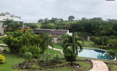 HERMOSA VILLA EN RENTA O  VENTA SOBRE CARRETERA CUERNAVACA-IGUALA