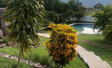 HERMOSA VILLA EN RENTA O  VENTA SOBRE CARRETERA CUERNAVACA-IGUALA
