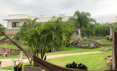 HERMOSA VILLA EN RENTA O  VENTA SOBRE CARRETERA CUERNAVACA-IGUALA