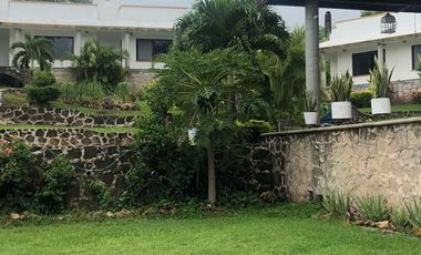 HERMOSA VILLA EN RENTA O  VENTA SOBRE CARRETERA CUERNAVACA-IGUALA