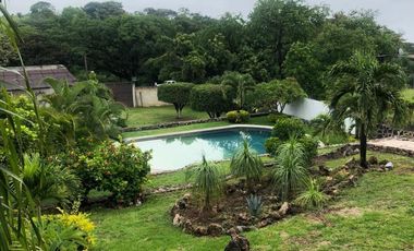 HERMOSA VILLA EN RENTA O  VENTA SOBRE CARRETERA CUERNAVACA-IGUALA