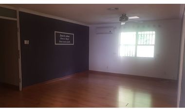 CASA GRANDE CERCADA DE DOSNIVELES CON JARDIN EN CLAYTON 1248M2