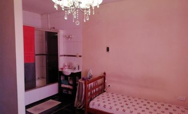 CASA EN VENTA 5 AMBIENTES CON PILETA