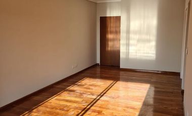 Departamento 4 ambientes con 2 baños y gran balcon en  San Martin Centro