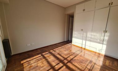 Departamento 4 ambientes con 2 baños y gran balcon en  San Martin Centro