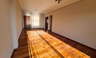 Departamento 4 ambientes con 2 baños y gran balcon en  San Martin Centro