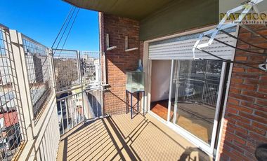 Departamento 4 ambientes con 2 baños y gran balcon en  San Martin Centro