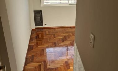 Departamento 4 ambientes con 2 baños y gran balcon en  San Martin Centro