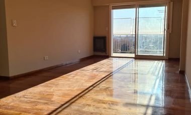 Departamento 4 ambientes con 2 baños y gran balcon en  San Martin Centro