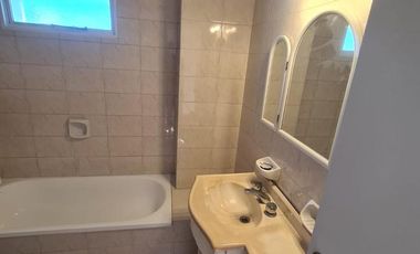 Departamento 4 ambientes con 2 baños y gran balcon en  San Martin Centro