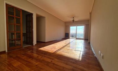 Departamento 4 ambientes con 2 baños y gran balcon en  San Martin Centro
