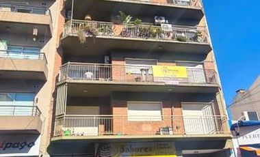 Departamento 4 ambientes con 2 baños y gran balcon en  San Martin Centro