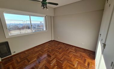 Departamento 4 ambientes con 2 baños y gran balcon en  San Martin Centro