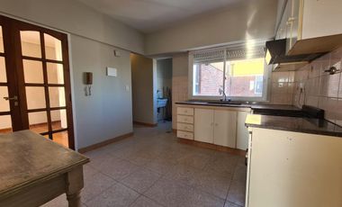 Departamento 4 ambientes con 2 baños y gran balcon en  San Martin Centro