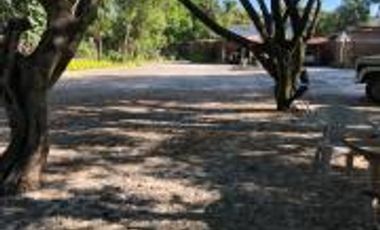 VENTA PROPIEDAD CON GRANDES JARDINES, ALBERCA, CANCHA DE TENIS Y MÁS