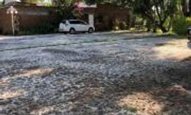 VENTA PROPIEDAD CON GRANDES JARDINES, ALBERCA, CANCHA DE TENIS Y MÁS