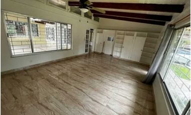 SE ALQUILA CASA 3REC, 3B, EN SECTOR DIABLO