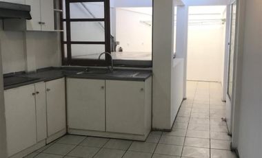 Casa en venta de tres pisos en pleno centro de Iquique 222m2