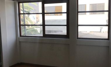 Casa en venta de tres pisos en pleno centro de Iquique 222m2