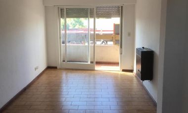 DEPTO 3 AMB AL FRENTE C/COCHERA Y BALCON  S/ AV. GAONA