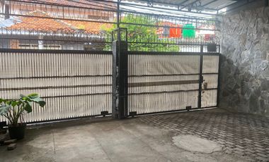 Dijual  rumah   lama  terawat, di menteng  karang setiabudi