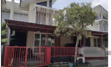 Rumah istimewa di griya babatan Mukti Surabaya