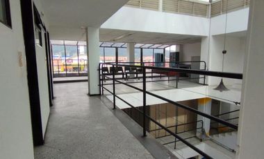 edificio en arriendo en los zipas. Cod A104132