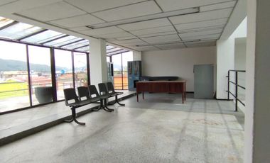 edificio en arriendo en los zipas. Cod A104132