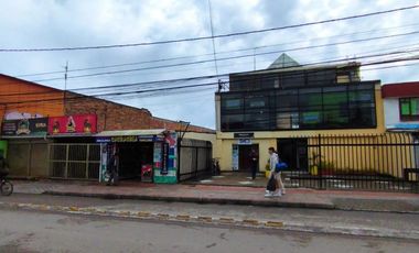 edificio en arriendo en los zipas. Cod A104132