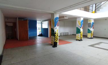 edificio en arriendo en los zipas. Cod A104132