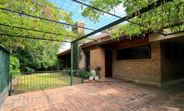 Casa en venta 4 dormitorios calle 487 entre 15 y 15 bis Gonnet Bell La Plata